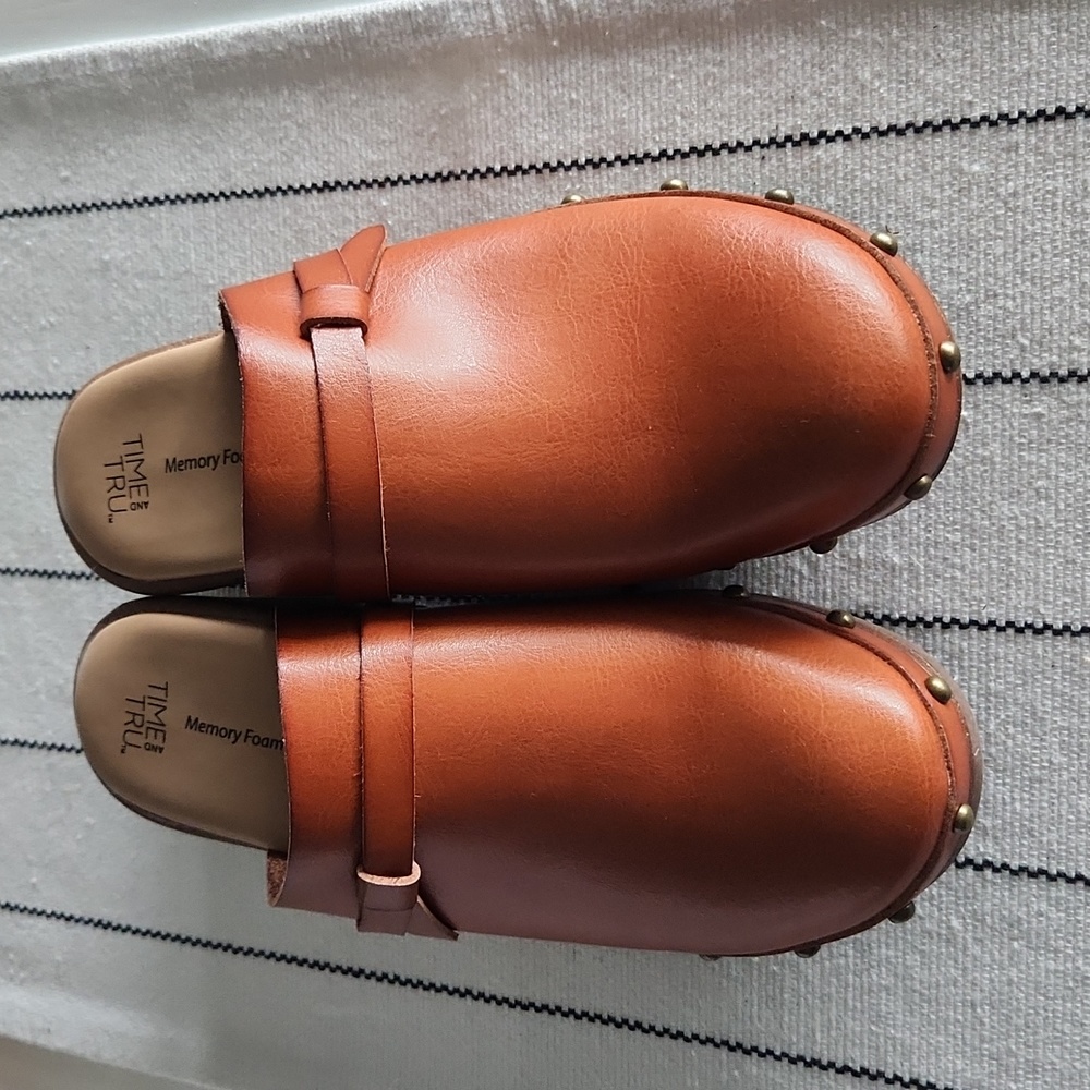Faux Leather Studded Slip On Clogs Memory Foam, Tan. NWOT,Size 8. LABOR DAY SALE